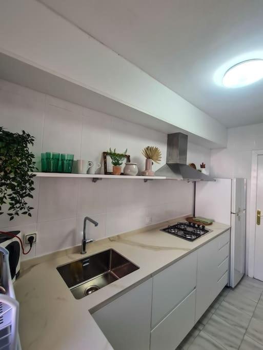 Nice Beachside 2-Bd Apt Near Barcelona Cunit Exterior foto