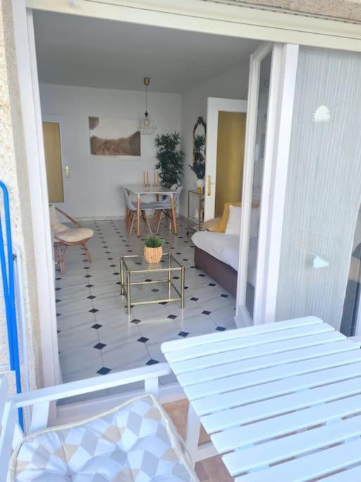 Nice Beachside 2-Bd Apt Near Barcelona Cunit Exterior foto