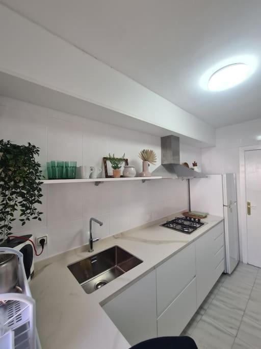 Nice Beachside 2-Bd Apt Near Barcelona Cunit Exterior foto